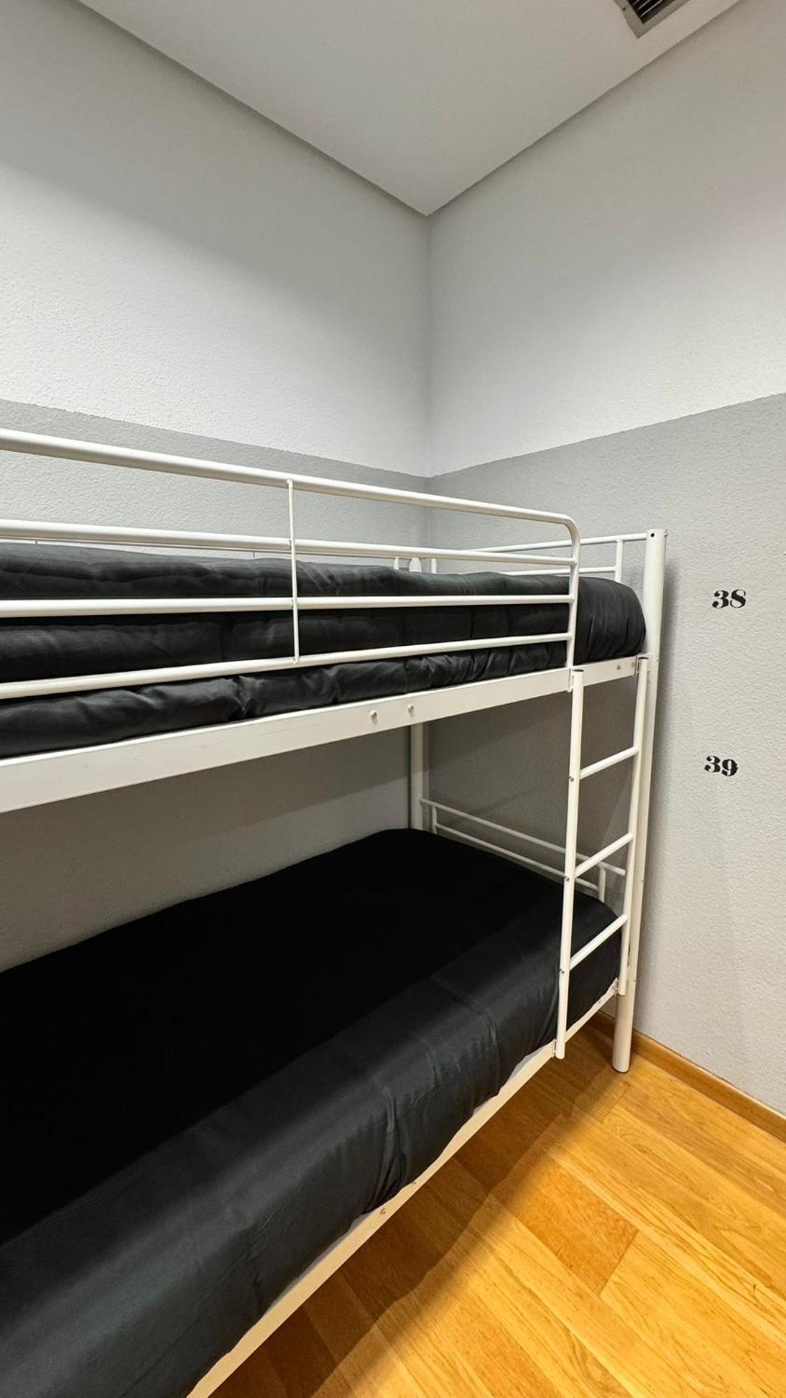 Hostel Puerta Del Angel Madryt Zewnętrze zdjęcie