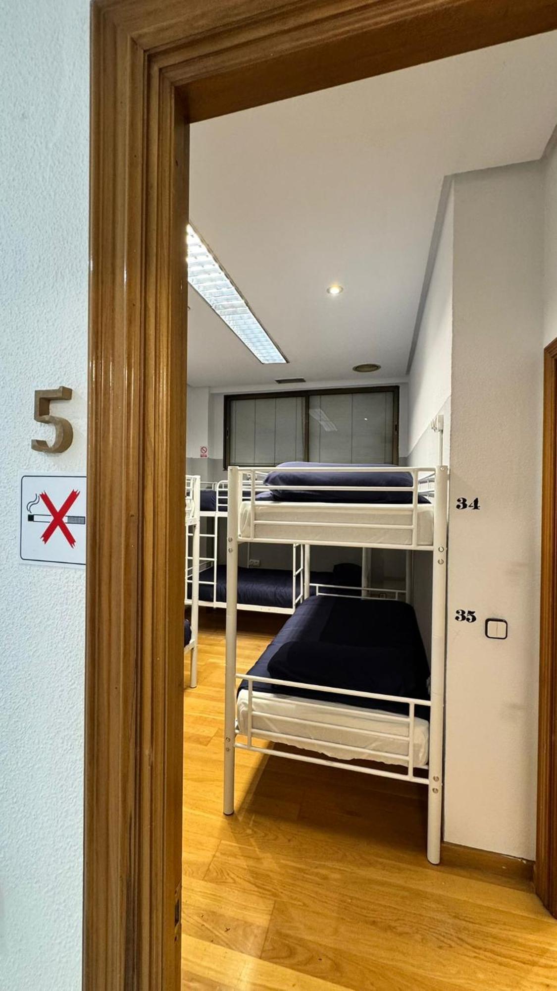 Hostel Puerta Del Angel Madryt Zewnętrze zdjęcie