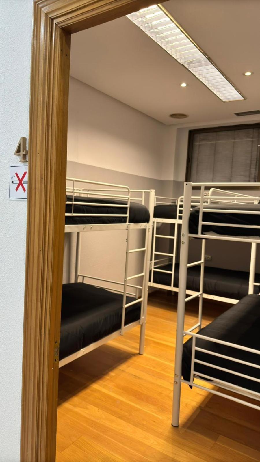 Hostel Puerta Del Angel Madryt Zewnętrze zdjęcie
