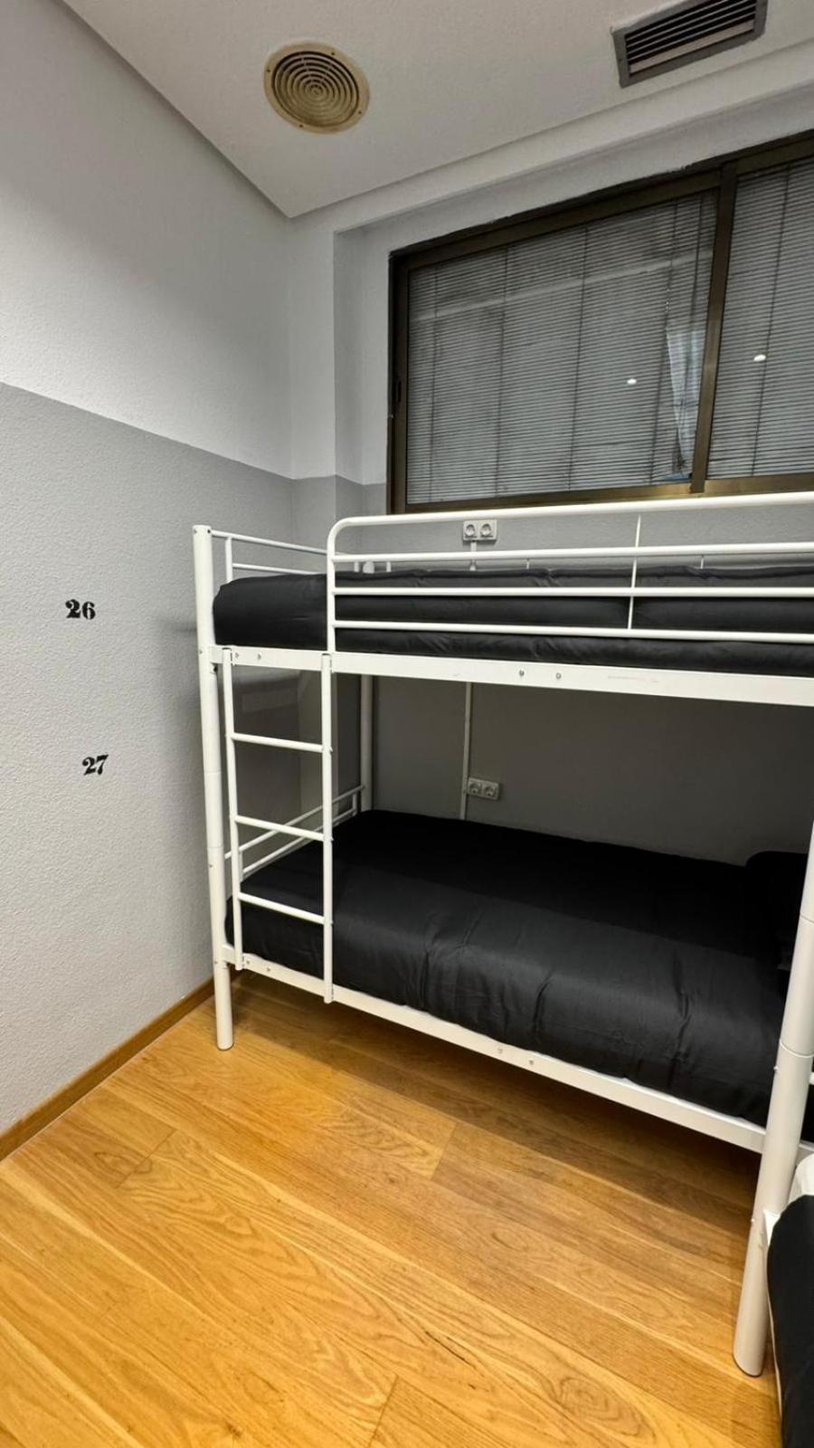 Hostel Puerta Del Angel Madryt Zewnętrze zdjęcie