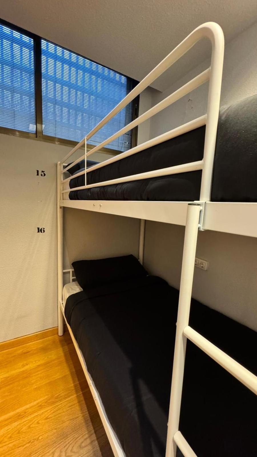 Hostel Puerta Del Angel Madryt Zewnętrze zdjęcie