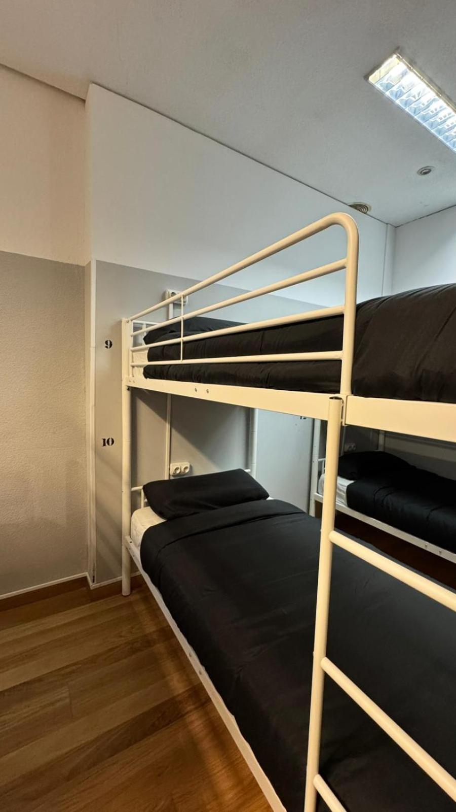 Hostel Puerta Del Angel Madryt Zewnętrze zdjęcie