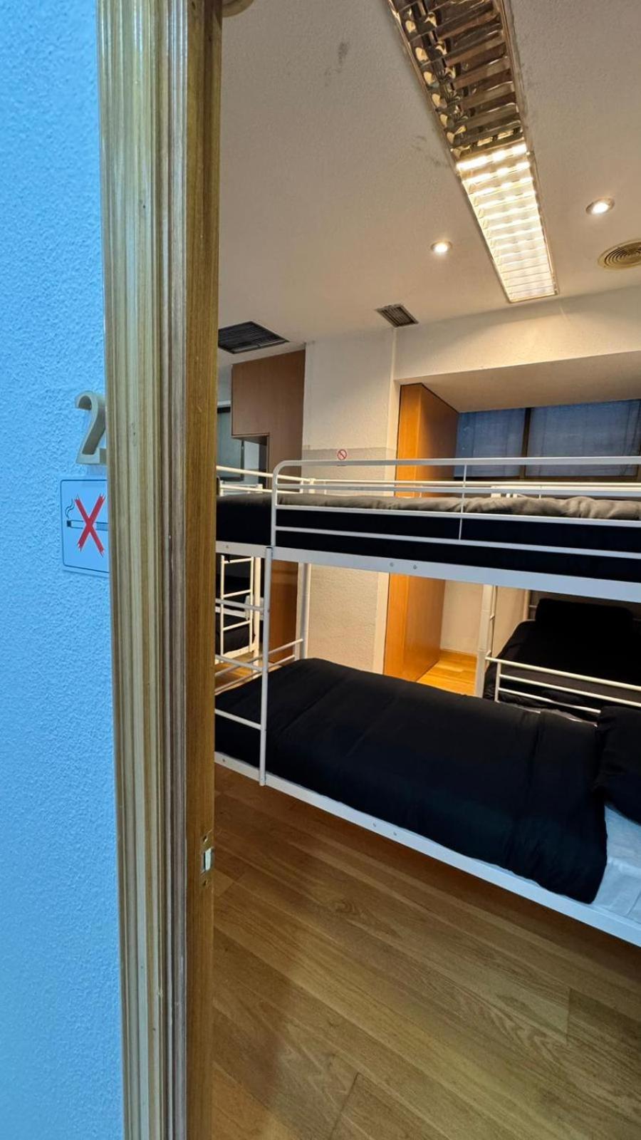 Hostel Puerta Del Angel Madryt Zewnętrze zdjęcie