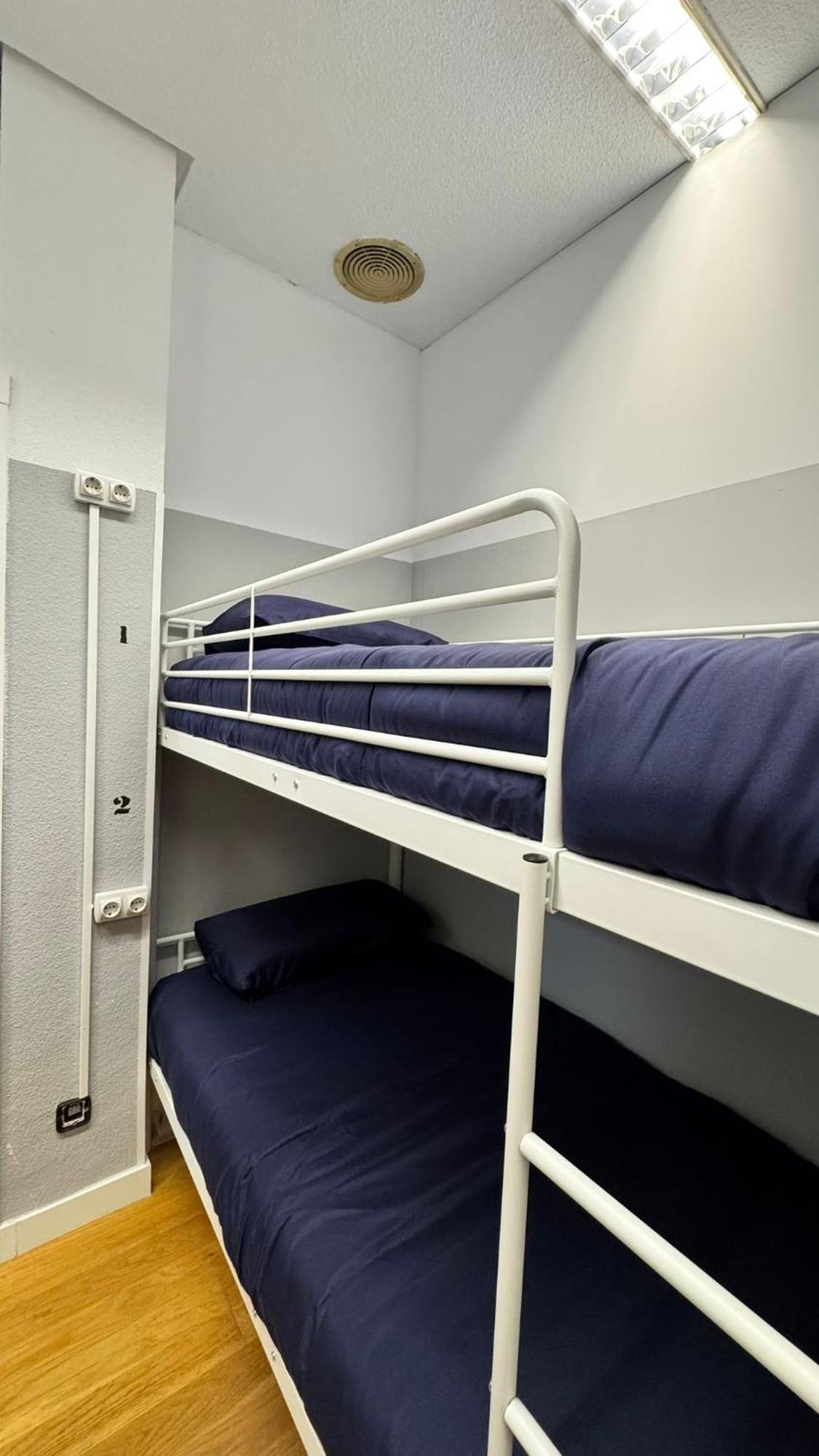 Hostel Puerta Del Angel Madryt Zewnętrze zdjęcie