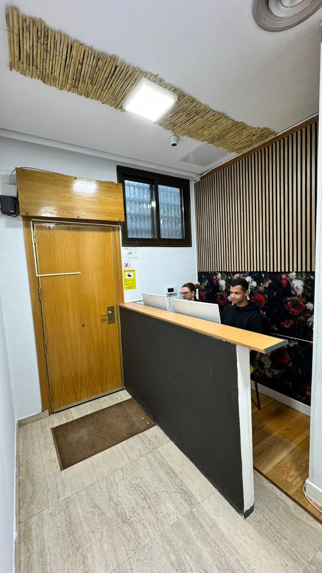 Hostel Puerta Del Angel Madryt Zewnętrze zdjęcie