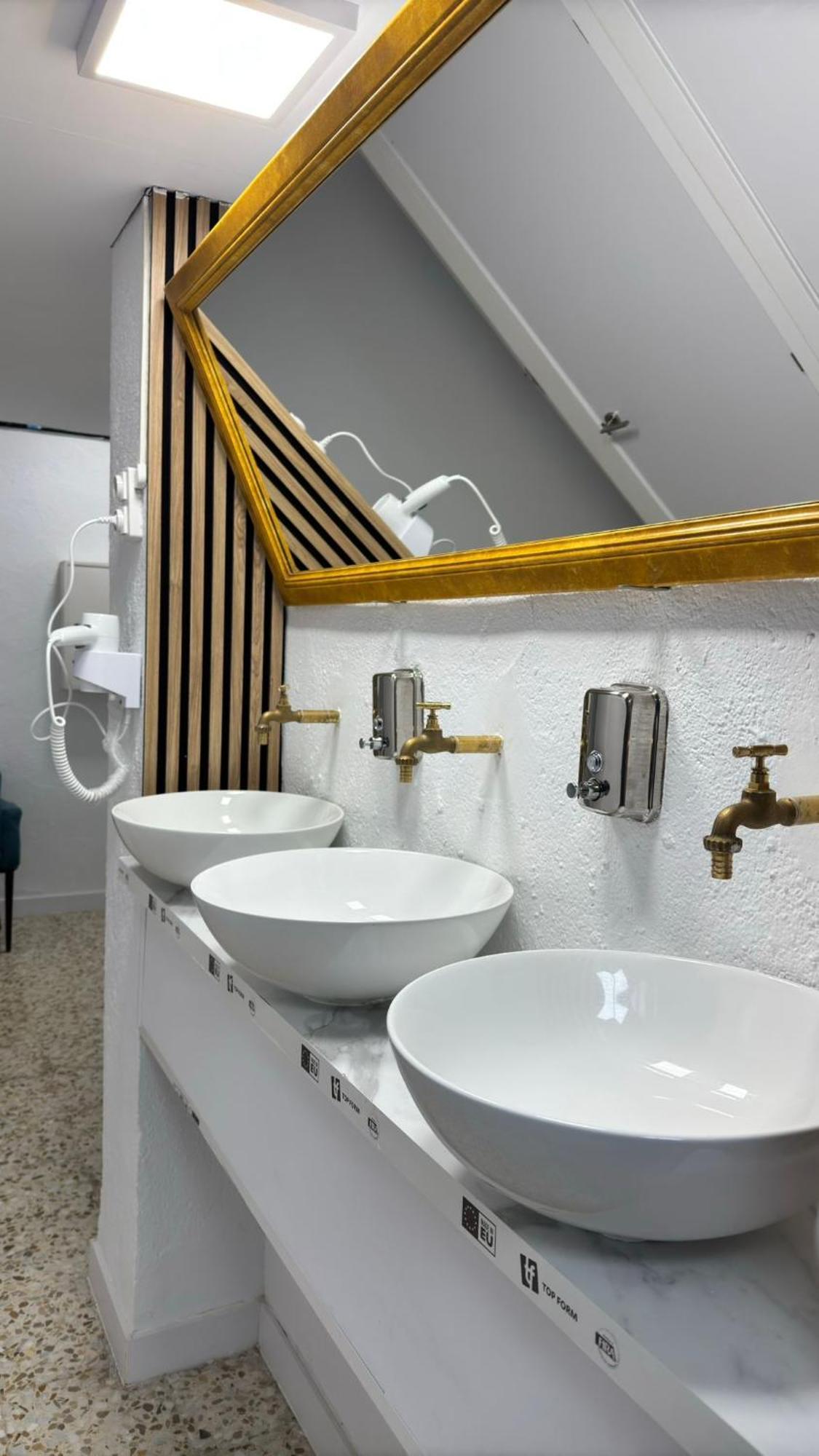 Hostel Puerta Del Angel Madryt Zewnętrze zdjęcie